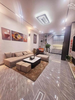 nhà phân lô full nội thất 43m2 4 tâng ngõ đẹp thông tứ tung giá 7,6 tỷ