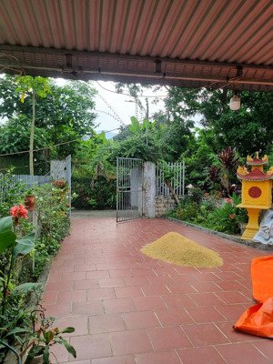 cần bán lô đất của dân có khuôn viên nhà cửa sát ủy ban gần đường liên xã giá rẻ nhất khu vực