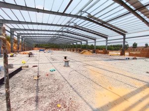 xưởng tân uyên 5700m vp 100m . pccc tự động giấy tờ đầy đủ, sx nhiều ngành nghề