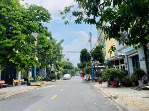 hàng hiếm. bán nhà đường số 2 - phước bình - dt 90m ngang 5m. 200m ra đỗ xuân hợp. kế global city