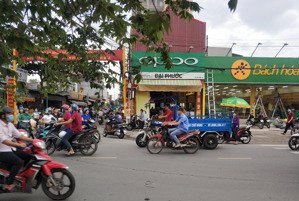 nhà mặt tiền, gần bách hoá xanh ở đường nguyễn du, 5x20m, giá 7 triệu / tháng