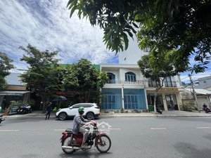 bán mặt tiền chính hữu, gần võ văn kiệt, tt tài chính, 111m2(ngang 6m) - 155tr/m2