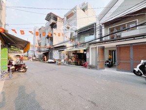 bán nhà số 95/x lê văn lương quận 7. xe hơi đỗ trong nhà. 5x20 giá 11,2ty. mở vp, ở phù hợp.