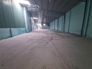 cho thuê xưởng mt dương công khi hóc môn. dt: 450m giá: 35tr xe container 24/24