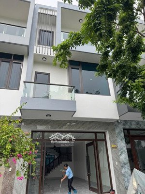 bán nhà 3 tầng kđt kosy lào cai, nhà mới xây đẹp lung linh, đang đợi sổ lh xem nhà