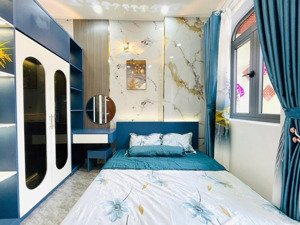 hạ giá bán gấp nhà 70m2 giá 2tỷ7 đường trần phú, p11,q5,70m2. hẽm ô tô sổ hồng riêng. lh 