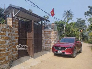 hơn 2 tỷ x chút, a c sở hữu 696m2, có 400m2 tc, sẵn nhà mái thái mới xây, khuôn viên sẵn