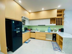 bán nhà mặt tiền 3 tầng 3pn, ra biển 500m, ra sông 200m, chỉ 7. x tỷ