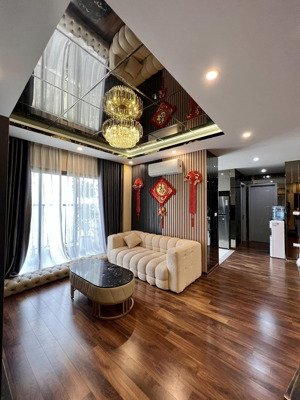 bán gấp cc golden palace thiết kế 4pn, 162m2, căn góc, tầng cao, view thoáng mát.