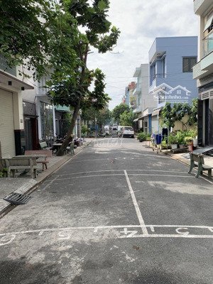 lô đất đường nhựa 10m, bùi văn ngữ. dt: 6x14m giá: 4.55 tỷ