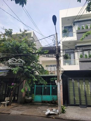 bán nhà 2.5 tầng, đường bà triệu, trung tâm tp. tuy hòa. giá 7.5 tỷ, 125m2, 4pn, chỉ 60tr/m2