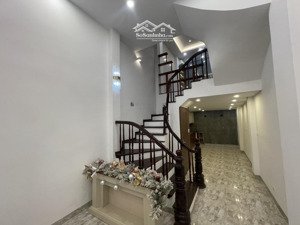 nhà đường láng 45m2, 5 tầng, nhà xây thiết kế, full nội thất, ôtô đỗ cửa, hai thoáng, sổ vuông đẹp
