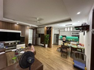 bán căn hộ tầng trung tp giao lưu, dt87m, 3 ngủ, full nội thất. 5,4tỷ.