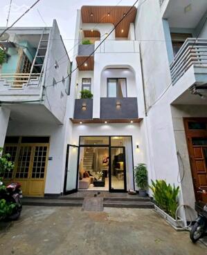  BÁN NHÀ 1 TRỆT 2 LẦU NGAY TRUNG TÂM TP TÂN AN - LONG AN