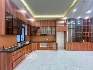 nhà phố mặt hồ lakeview 100m2, 3 lầu, 4 phòng ngủ giá chỉ 30 triệu, đã hoàn thiện cơ bản, máy lạnh