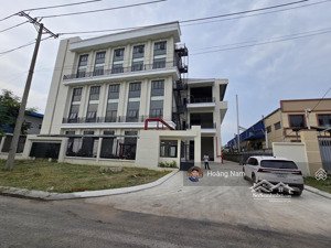 cho thuê xưởng 50.000 m2 . xây mới kcn đức hoà . long an