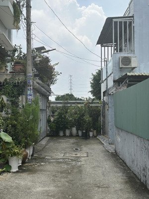 chỉ hơn 2 tỷ, nhà 5 x 16, hẻm xe hơi sát mt nguyễn ảnh thủ, giáp quận 12