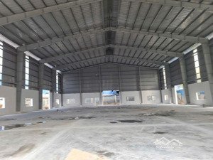 cho thuê kho xưởng và đất 2.700 m2 giá 32 triệu / đường cây bàng,xã tân kiên,huyện bình chánh,tphcm