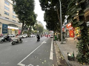 bán đất mặt phố hoàn kiếm. 1 sổ đỏ thổ cư duy nhất, mặt tiền xấp xỉ 30m. sát ngã sáu tràng tiền