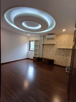 cho thuê biệt thự hiện đại mặt đường bùi xuân phái, mỹ đình 2. dt 200m2 x 4t, mt 12m. giá 45tr