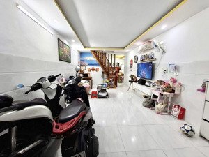 bán nhà đẹp nguyễn trọng tuyển hxh sát nhà 51m2 ngang 5m nở hậu chỉ 5.9 tỷ