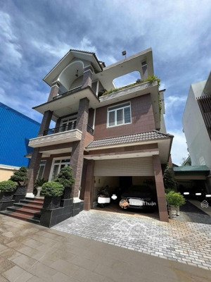 giảm giá ! bán villa 3 tầng, áp mái - ngay lê hữu kiều, nút giao an phú - dt: 404m2 - giá 65 tỷ tl
