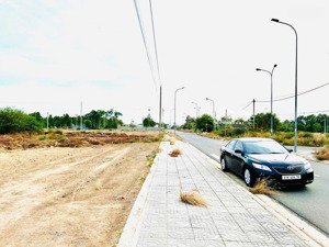 chính chủ cần bán 2 nền mặt tiền hồ tri tân tại thị trấn long điền, 2,2 tỷ, 100m2.