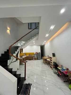 cho thuê nhà 3 tầng view biển đường nguyễn tất thành, thanh khê
