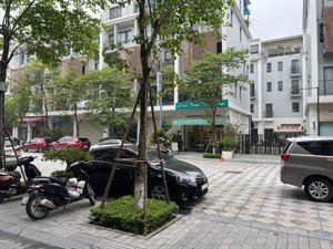 cho thuê văn phòng tầng 1 riêng biệt the manor central park - có sẵn nội thất, phù hợp vp ít người