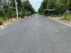 Bán đất Tđc Đất Lành - Nha Trang đường 16m - Diện tích: 64m2 ngang 4m - Sổ Hồng, đường nhựa 16m, xây dựng tự do. - Giá bán: 2ty750 (bớt lộc)