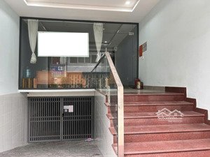cho thuê văn phòng 50m2, hẻm 1 đường cù chính lan, p.13, tân bình, có chỗ ngủ lại, giá tốt