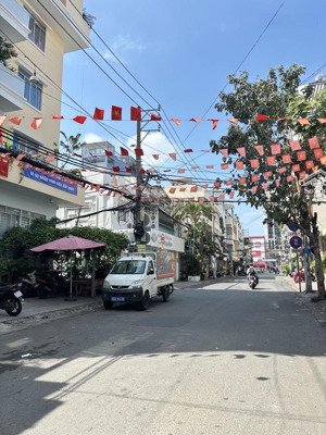 nhà đường đoàn thị điểm phường 1 quận phú nhuận xây 4 tầng giá 8.8 tỷ