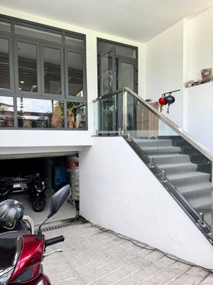 nhà bán -110m2-5 x 22- hầm+ 4 tầng -4 pn,4 wc-12tỷ500 tl- m tiền 12m kdc đại phúc, xã bình hưng, bc