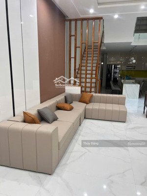 cần bán nhà 3 tầng đường bàu tràm trung - 135m2 -gần nguyễn hữu thọ - khuê trung - cẩm lệ