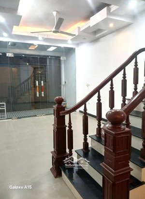 cho thuê nhà ngõ 97 trịnh công sơn, tây hồ 55 m2, 3 tầng, 4 phòng ngủ, giáp hồ tây