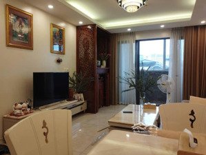 chung cư tân hoàng minh, hoàng cầu, tặng full nội thất xịn, dt 85m2, 2pn, 2 wc, giá 10,5 tỷ