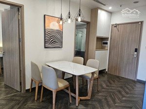 chuyển nhượng căn vinhomes sky park bắc giang 1 ngủ full đồ tầng trung đẹp giá 2,530 tỷ đẹp xinh