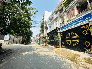 bán đất tặng căn nhà cấp 4 _ ngay sát phạm văn đồng _ hẻm xe tải quay đầu _ 70 m2 _ chỉ 6 tỷ ( tl )