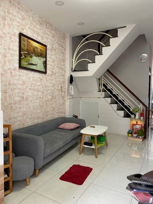 nhà mới 4 tầng, hẻm 1 sẹt cách mặt tiền chưa tới 50m, phạm thế hiển gần bùi minh trực