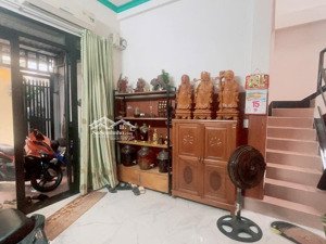 nhà siêu đẹp 2 tầng ở ngay, gần ubnd phường, dt: 62,7m vuông vắn, nở hậu ngang 5,81m, chỉ 5.5tỷ tl