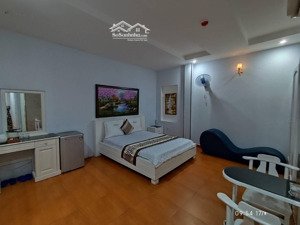 bán khách sạn đường 8m thông dương quảng hàm 22pn 23wc