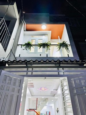 chính chủ bán gấp đường hẻm tô ký,pđông hưng thuận, q12.dt65m2, hợp đồng 18tr/tháng. giá giá 2,6 tỷ