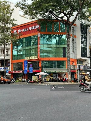 siêu vị trí! góc 3 mặt tiền trần huy liệu. dt: 38 x 24m - 4 tầng - hđt: 300 triệu. giá 120 tỷ