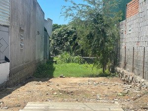 bán lô đất đt 769 gần vòng xoay bến cam , diện tích 100m2, giá 2tỷ1,shr