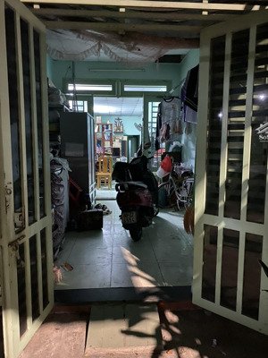 cho thuê nhà nguyên căn diện tích 100m cấp 4 hẻm lớn 6m chợ-trường-nhà thờ. thuận lợi kinh doanh.