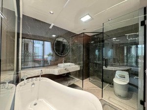 nguyễn văn cừ đẹp như tranh vẽ - thang máy - thiết kế đỉnh cao - nội thât nhập khẩu italy