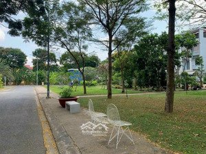 kdc sadeco phước kiển a. cần bán lô đất biệt thự góc 2 mặt tiền đối diện công viên.