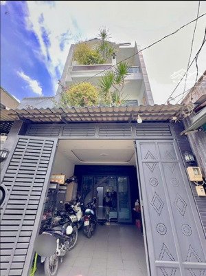 siêu phẩm, nhà 4 tầng đẹp lung linh - xe hơi ngủ trong nhà. 4.5x15.2 69m2. ngay vành đai 2. 7.3 tỷ