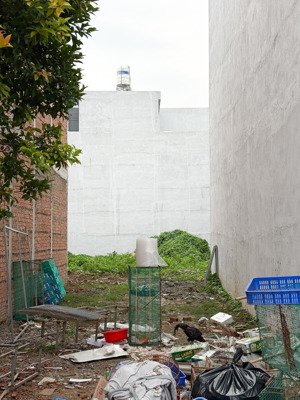 bán lô đất gần chợ hoá an. dt: 5x17=85m2. giá: 2ty9 chỉ còn duy nhất 1 lô đường trước nhà 8m.