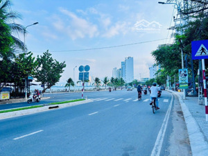 nhân - đất ngang 10m mặt đường biển phạm văn đồng cách bãi tắm 70m.